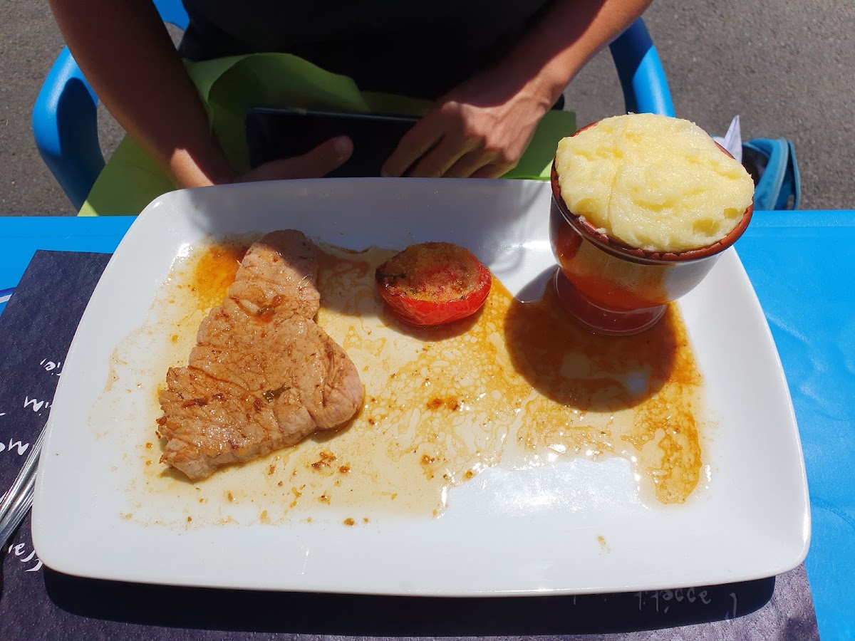 Chez Annie - Restaurant Café Gîtes- Malbouzon-8